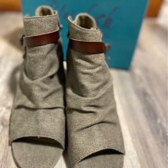 Peep toe booties - Picture 8 of 8